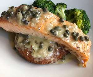 salmon piccata dish.